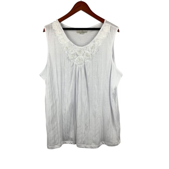 Carolyn Taylor White Sleeveless Top 2X With Floral Embellishment - Picture 1 of 5